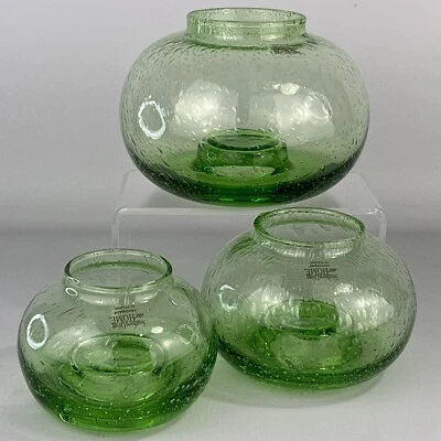 Southern Living at Home Southport Globe Trio soplado a mano vidrio verde burbuja Foto 1 de 4