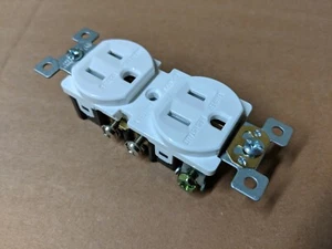 10 piezas 15A Receptáculos dúplex estándar resistentes a manipulaciones 15 Amp TR Tomas BLANCO - Imagen 1 de 3