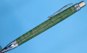 Blade Button Click Kugelschreiber vernickelt mit gefärbtem stabilisiertem lockigem Ahorn - Bild 1 von 8