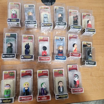 Pin Mates de Madera Universo DC Lote de 17 Heroínas Nuevo Precintado Foto 1 de 4