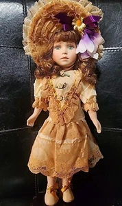 The Angelina Doll Collection ♡ BRAUNE HAARE GRÜNE AUGEN IM GOLDKLEID - Bild 1 von 2