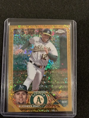 Mini diamantes dorados Aledmys Díaz Athletics 13/50 USC185 2023 Topps actualización cromada Foto 1 de 2