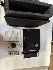 Toshiba LCD XC2500 projector - Picture 1 of 5