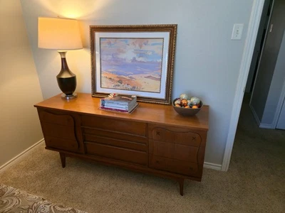 Cômoda vintage Bassett Monterey meados do século moderna nogueira 5 gavetas e 9 gavetas - Imagem 1 de 4