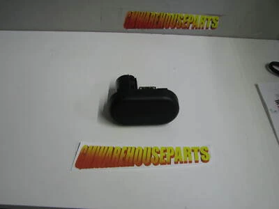 2014-2016 SILVERADO SIERRA REAR BUMPER TRAILER WIRING COVER W/O TOW PKG 23173340 - Image 1 of 3