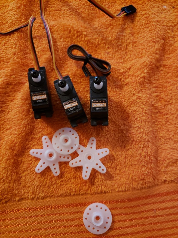 Spektrum Servos - Lot Of 3 Servos -  SPMS401 -  JT25 - Image 1 of 4