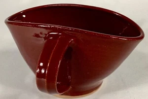 Studiokeramik Sauciere burgund Einhand Doppelauslauf signiert 2017 EUC - Bild 1 von 6