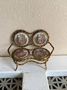 LIMOGES FRANZÖSISCHES PORZELLAN VERGOLDETES MESSING MINI SOFA LIEBHABER SZENE PUPPENHAUS KA1 - Bild 1 von 5