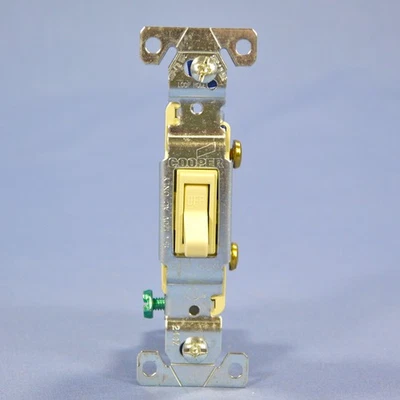 Interruptor de alternância Cooper 1301-7V marfim poste único 15A controle de luz de parede 120V a granel - Imagem 1 de 4
