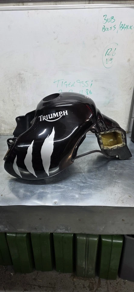 Triumph Tiger 955i Fuel Tank Petrol Tank 2001 To 2006 — 第 1/4 张图片