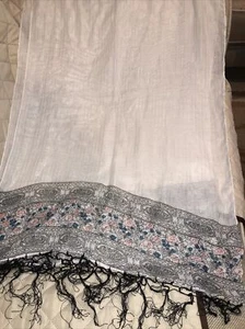 Schwarz/Weiß Schal mit Silber ~ 68"" x 21"" ~ Neu - Bild 1 von 2