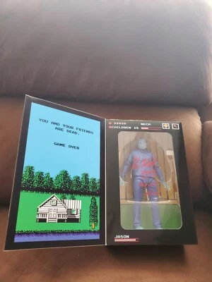 Figura NECA Friday The 13th JASON VOORHEES (NES) 2013 firmada por Kane Hodder  Foto 1 de 4