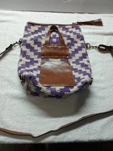 Zaino a tracolla Patricia Nash Casolie in pelle intrecciata bianca e viola - Foto 1 di 7