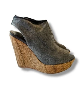 Stuart Weitzman Glover Dark Gray Stretch Wedge Sandal Women’s Size 8 Rattan Look - Picture 1 of 13