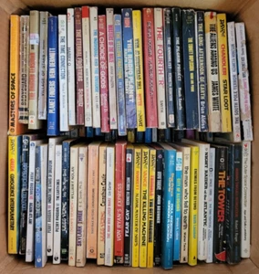 LOT OF 100 - MIXED PAPERBACK BOOKS PICKED AT RANDOM MIXED GENRES - 100-300 Pages - Foto 1 di 4