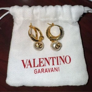VALENTINO GARAVANI Vlogo Signature Metal Earrings SWAROVSKI Pearls Made in Italy - Picture 1 of 11