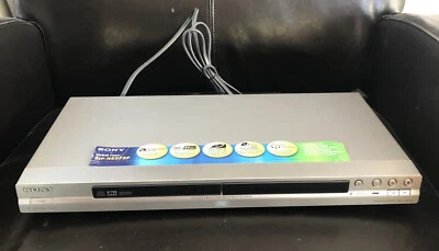 Reproductor de CD/DVD Sony DVP-NS575p ~ Salida de audio digital/analógica sin control remoto Foto 1 de 4