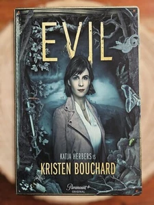 🍀 Blechschild Metallschild Serie Evil Katja Herbers Kristen Bouchard  Tin Sign - Imagen 1 de 2