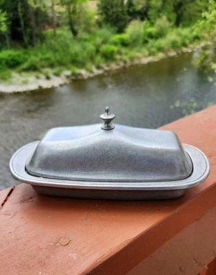 Plato de mantequilla vintage Wilton Armetale peltre reina Ana con tapa sin inserto de vidrio Foto 1 de 4
