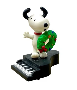 Christmas Snoopy On Piano Round 2 Figurine 2003 - Picture 1 of 6