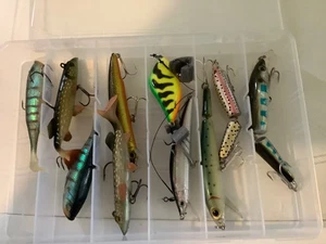 Angelköder / Haken 10 Stück im Kunststoff Vorratsbehälter - Bild 1 von 11