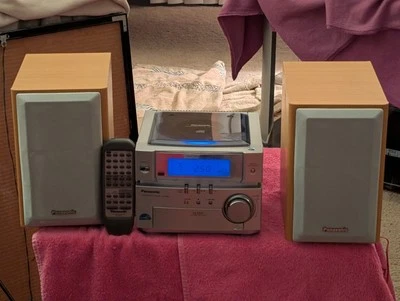 BRILLIANT SOUND QUALITY PANASONIC SA-PM03 CD STEREO SYSTEM & 2 WAY SPEAKERS  - Image 1 of 4