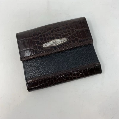 Cartera Brighton Marrón Cocodrilo Repujado y Cuero Guijarro Negro Doble Plegable Soporte para Tarjeta de Identificación Foto 1 de 4
