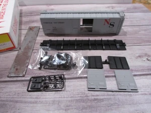 HO Scale  Accurail 5310 50' Combo Door BoxCar Norfolk-Southern #1372 - Picture 1 of 3