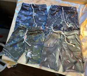 EUC Paket mit 4 Pixie Lane Shorts Blitze Sterne Farbspritzer Größe 5 - Bild 1 von 8