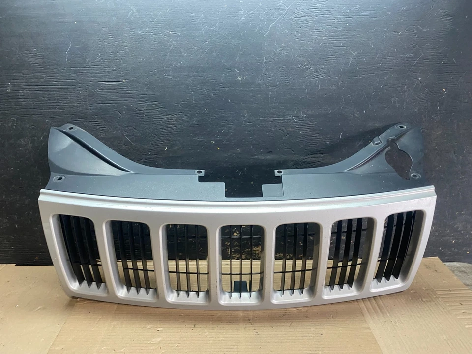 2008 2009 2010 Jeep Grand Cherokee Front Upper Grill Grille OEM V2876 DG - Image 1 of 4
