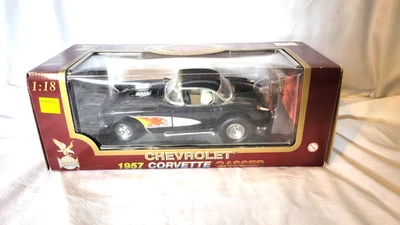 ROAD LEGENDS 1:18 -1957 CHEVROLET CORVETTE GASSER PRETO com chamas - Imagem 1 de 4