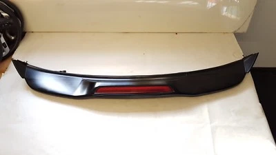 ALERÓN DE BOTAS PORSCHE CAYENNE 958 V8 D S TIPTR 4.2 DIÉSEL AUTOMÁTICO 2013 EN NEGRO  Foto 1 de 4