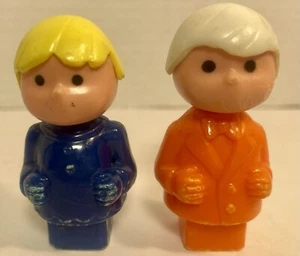 Scatola Blu Giocattoli Figure Hong Kong Plastica Dura Piccole Persone Ragazzo e Ragazza - Foto 1 di 8