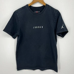 Jordan T-Shirt Uomo Taglia M Nera Ricamata Logo Spellout Manica Corta - Foto 1 di 12