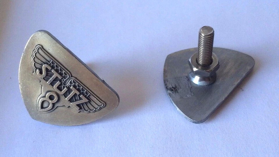 Stutz 8 медальон / эмблема комплект 1-1/2 W на 1-1/8" H с монтажные шпильки VINTIQUE - Изображение 1 из 1