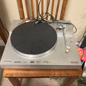 VINTAGE YAMAHA P-550 DD TURNTABLE Spins But Doesn’t Drop (Parts or Repair) - Picture 1 of 8