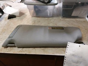 Passenger Right Sun Visor gray  Illuminated Fits 03-04 PILOT 260895 - Picture 1 of 3