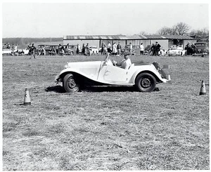 1958 Original Photo MG TD roadster 2-door sports car in Parking Contest - Picture 1 of 2