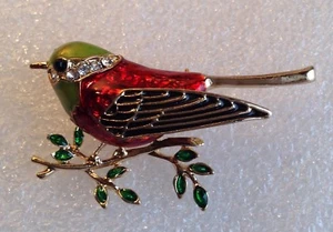 KLEINER VOGEL BROSCHE ANSTECKNADEL bunte Emaille mit Intarsien Kristallen (rot) - Bild 1 von 2