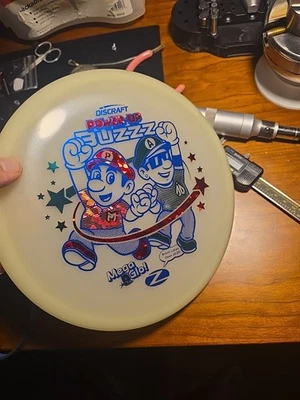 Discraft Power Up Mega Glo Buzzz 2025 exclusivo de DGLO Foto 1 de 2