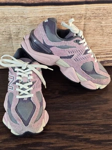 New Balance 9060 Pink Lavender (U9060YSO) Pre-owned Mens 7 Womens 8.5 - Picture 1 of 18