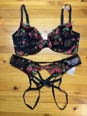 Victoria's Secret Bordado Corte Bajo Demi Sujetador Conjunto Malla Negro Cerezas 32DD/S Foto 1 de 4