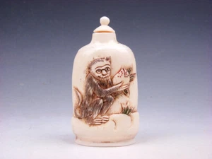 Botella de tabaco de coco mono melocotón pintado a mano tallada a mano altamente detallada - Imagen 1 de 7