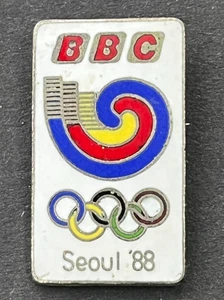 BBC SEOUL '88 OLYMPISCHE SPIELE Pin Anstecker TV Broadcaster Staff Badge - Bild 1 von 2