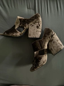 CAbi Crushed Velvet Chunky Blockabsatz Schuhe Gr. 9 Moosgrün Stil 6016 - Bild 1 von 6
