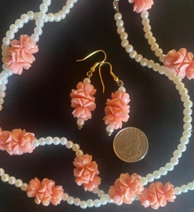 Collar Pendiente Celuloide/Lucita Perla Rosa Tallada Camelia/Flor Rosa De Colección Años 60 - Imagen 1 de 24
