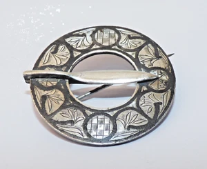 ANTIGUO BROCHE ANULAR NIELLO PLATA ESCOCESA SIGLO XIX BROCHE ESCOCÉS A CUADROS - Imagen 1 de 8