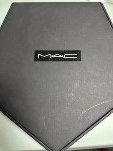 MAC Vault 24-teiliges Kosmetik Geschenkset Stars for Days RAR Neu im Karton - Bild 1 von 3