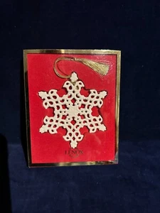 Vintage Lenox Snow Fantasies Snowflake Christmas Tree Ornament - Picture 1 of 7