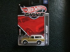 HOT WHEELS GARAGE 2011 FORD VS GM '70 CHEVY BLAZER  RR 1/64 SCALE